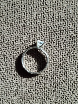 Anillo de plata solitario