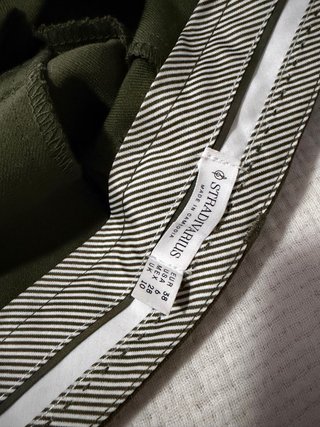 Pantalón Stradivarius verde oliva mujer
