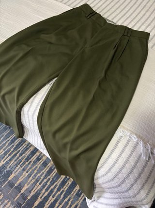 Pantalón Stradivarius verde oliva mujer