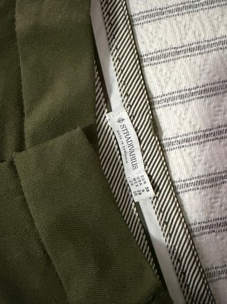 Pantalón Stradivarius verde oliva mujer