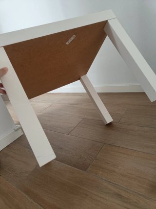Mesa auxiliar cuadrada blanca