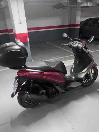 Piaggio Medley 125 Rojo Oscuro