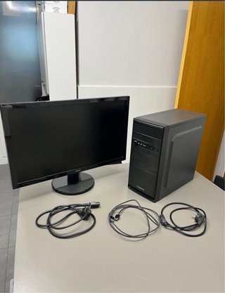 Ordenador de sobremesa PC y monitor