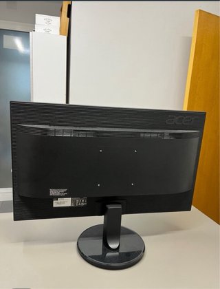 Ordenador de sobremesa PC y monitor