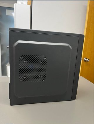 Ordenador de sobremesa PC y monitor