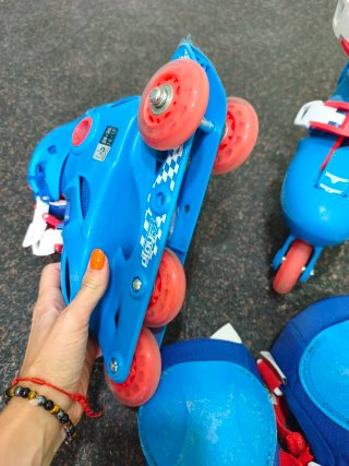 Patines y protecciones talla 28-30