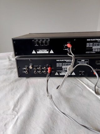 Amplificador y Sintonizador NAD Gris