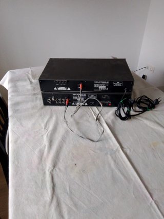 Amplificador y Sintonizador NAD Gris