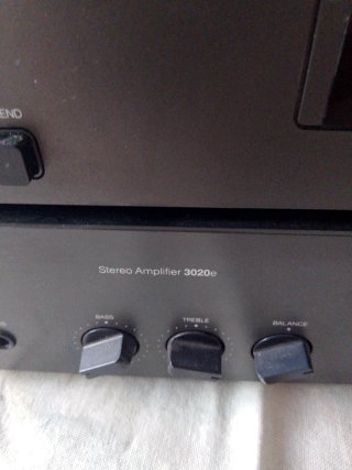 Amplificador y Sintonizador NAD Gris