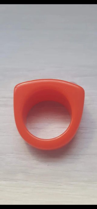Anillo Naranja con Perlas Blancas