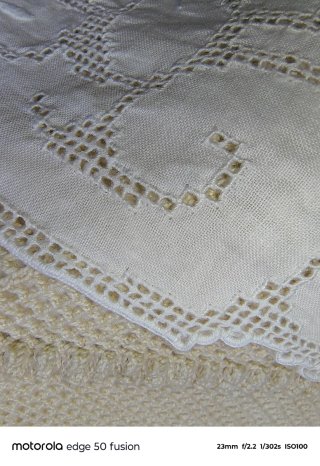 Coperta ricamata a mano