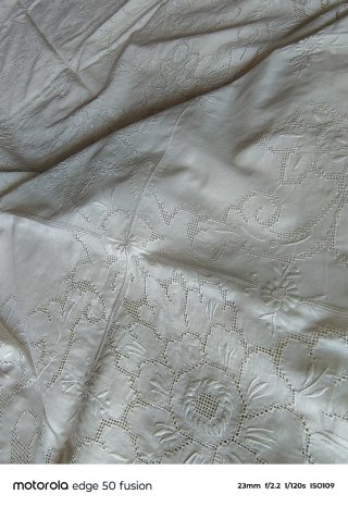 Coperta ricamata a mano