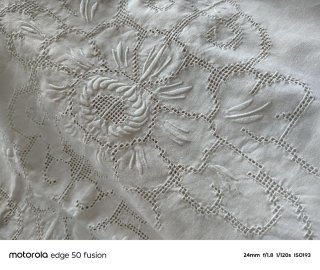 Coperta ricamata a mano