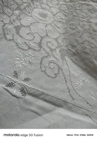 Coperta ricamata a mano