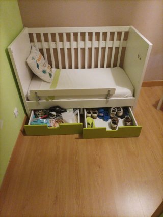 Cuna infantil con cajones