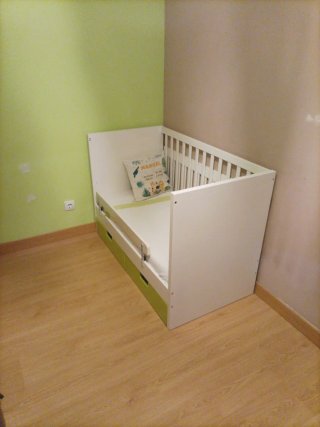 Cuna infantil con cajones