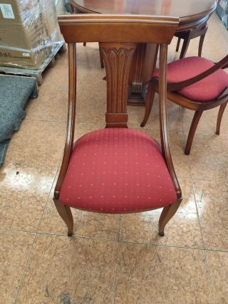 Mesa de comedor y cuatro sillas
