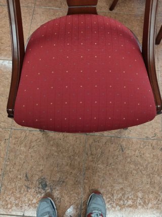 Mesa de comedor y cuatro sillas