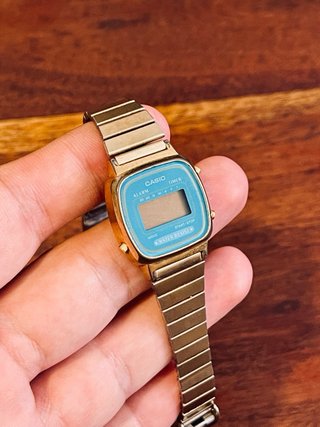 Reloj Casio Dorado y Turquesa