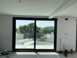 Nuevas ventanas y puertas correderas de aluminio.