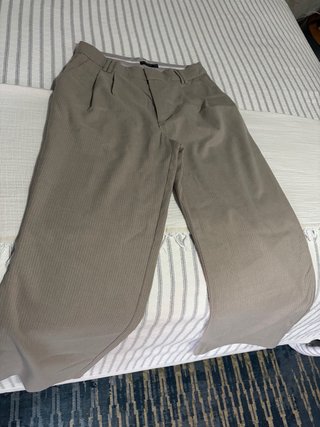 Pantalón beige Stradivarius mujer