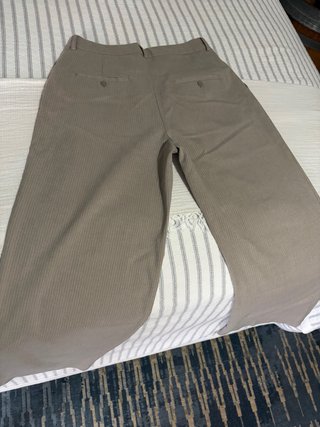 Pantalón beige Stradivarius mujer