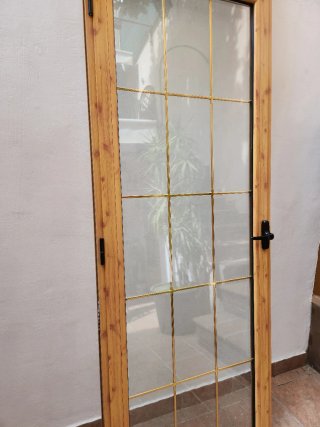 Puerta aluminio pino balcón/terraza
