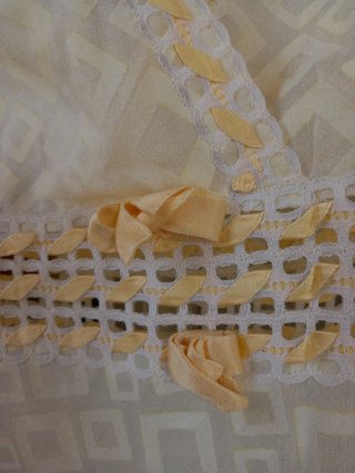 Conjunto lencería camisón y bata amarillo