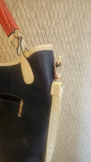 Bolso Tommy Hilfiger Negro y Rojo