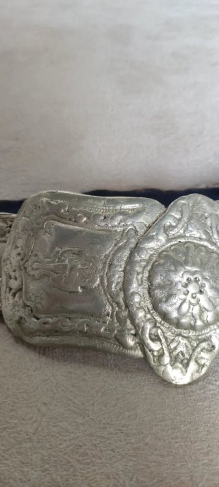 Cinturón antiguo ( no se que material es )