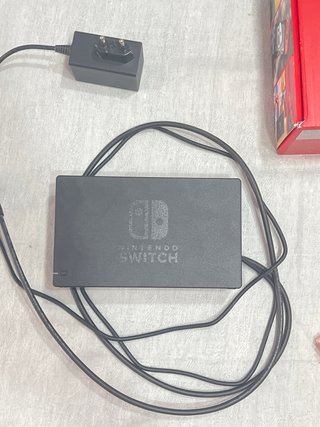Nintendo Switch + Accesorios (Sin Cargador)