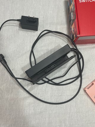 Nintendo Switch + Accesorios (Sin Cargador)