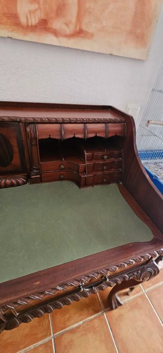 Escritorio antiguo de madera