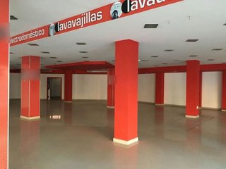 Local comercial en venta en Nueva Andalucía en Almería
