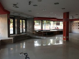 Local comercial en venta en Nueva Andalucía en Almería