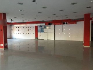 Local comercial en venta en Nueva Andalucía en Almería