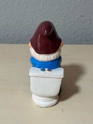 Gnomo en el baño
