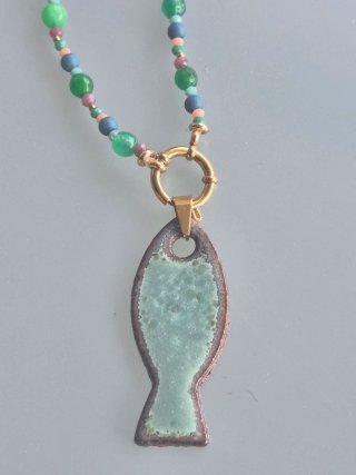 Collar piedras y colgante pez cerámica