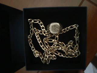 Cadena y sello con laminados de oro 18k no envio