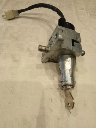 Cerradura Daelim con llave (bombín arranque)