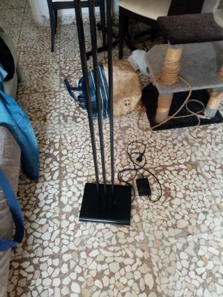 Lampada da terra dal design moderno