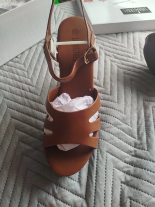 Sandalias de tacón marrón