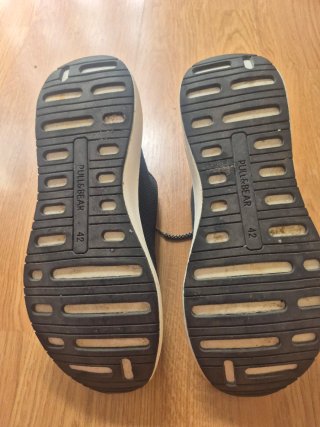 Zapatillas deportivas negras y blancas