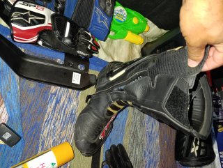 Botas de carretera TCX negras y doradas