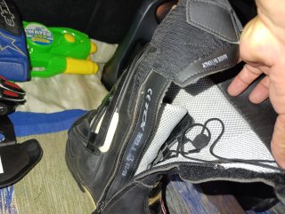 Botas de carretera TCX negras y doradas