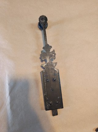 Herraje de forja con lauburu