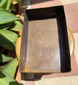 Caja de metal antigua LA CODORNIZ