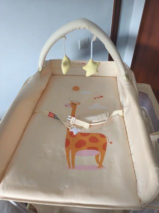 Cambiador de bebé con accesorios