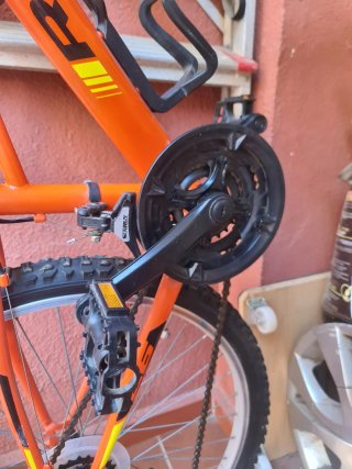Bicicleta de montaña naranja