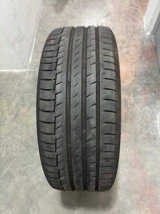 Neumático de coche 245/45 R20